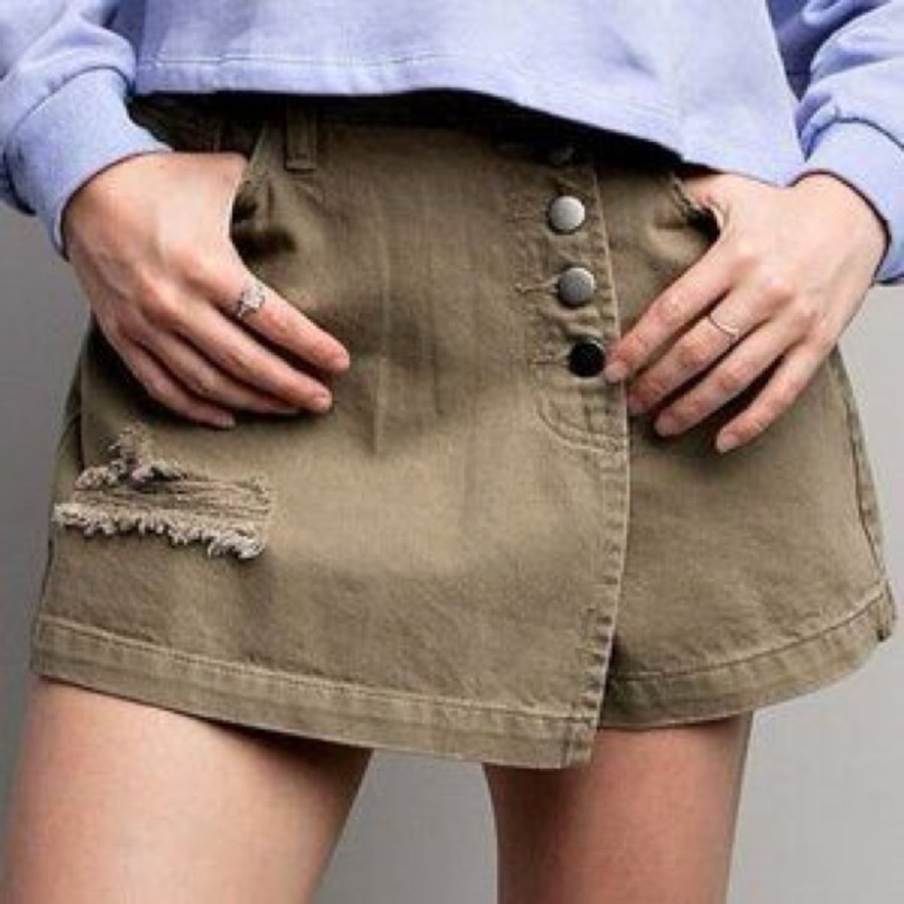 NWT SIZE L Easel Tan Green Distressed Skort